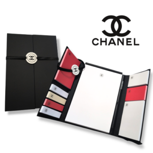Chanel Agenda con la matita bellissima idea regalo